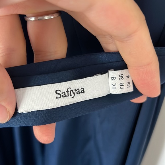 Safiyaa
Drapina Cape Gown French:36 - Picture 9 of 12